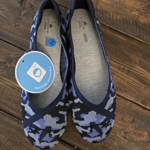 Cloudsteppers by Clarks Women's Blue Camo Flats